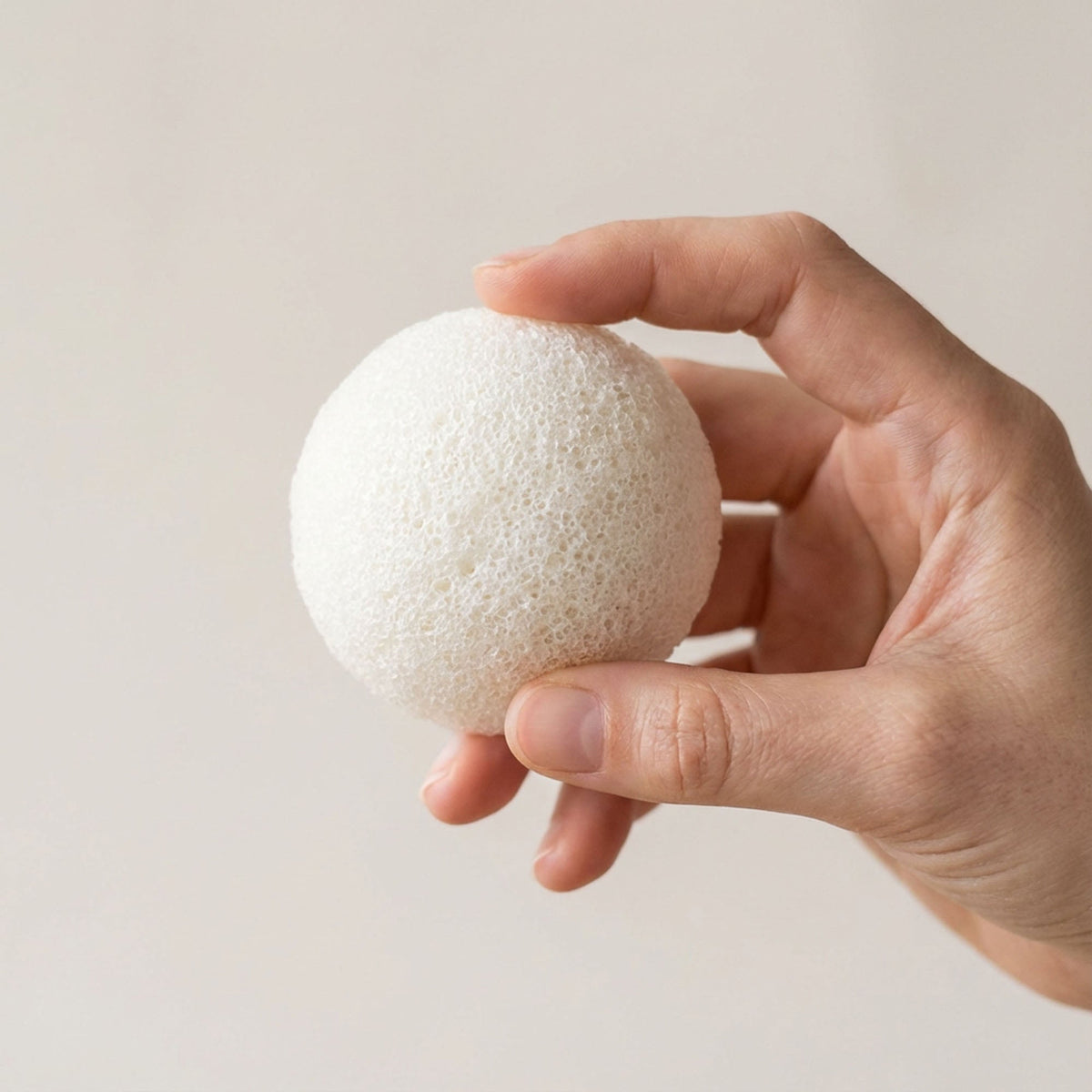 Bamboo Switch — Natural Konjac Facial Cleansing Sponge (White)
